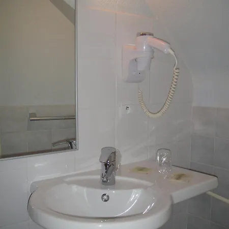 Logis Saint Paul Hotell 2*