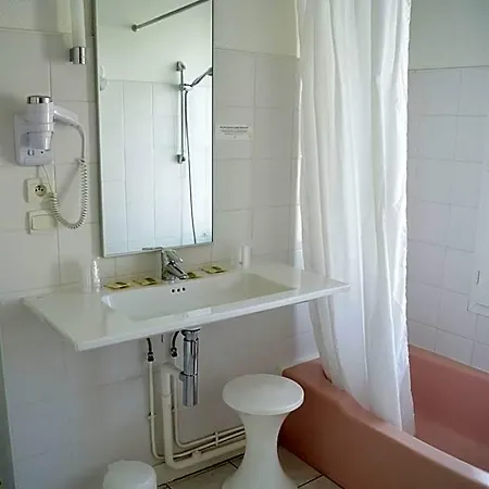 Logis Saint Paul 2* Vivy