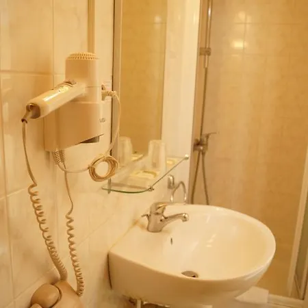 Logis Saint Paul 酒店 维维