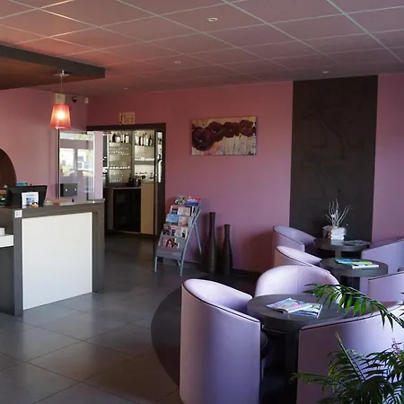 Logis Saint Paul Hotell 2*