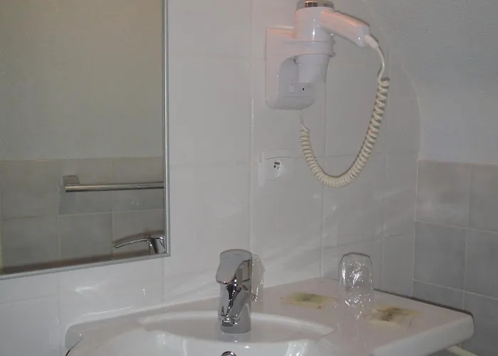 Logis Saint Paul Hotel 2*